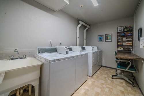 103-3040 Pine St, Chemainus, BC - Indoor Photo Showing Laundry Room
