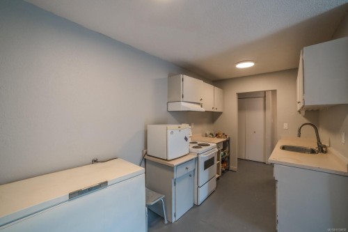 103-3040 Pine St, Chemainus, BC - Indoor Photo Showing Kitchen