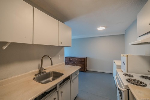 103-3040 Pine St, Chemainus, BC - Indoor Photo Showing Kitchen