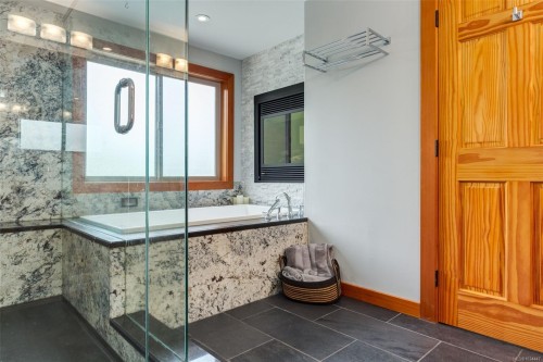 1765 Paul'S Pl, Qualicum Beach, BC 