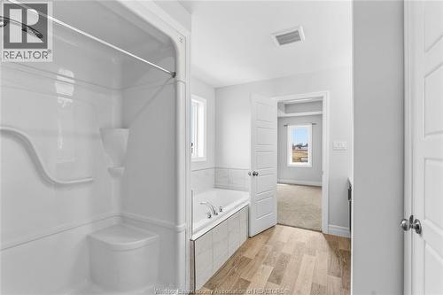 39 Muirfield Drive, St. Thomas, ON - Indoor Photo Showing Bathroom