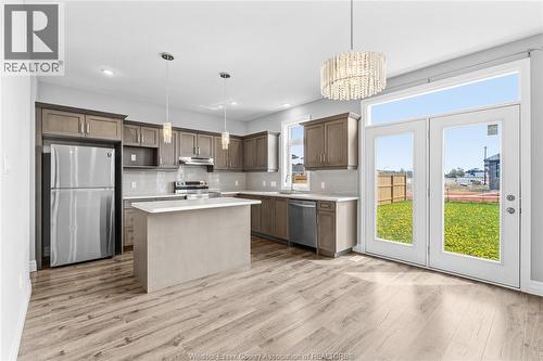 39 Muirfield Drive, St. Thomas, ON - Indoor Photo Showing Kitchen