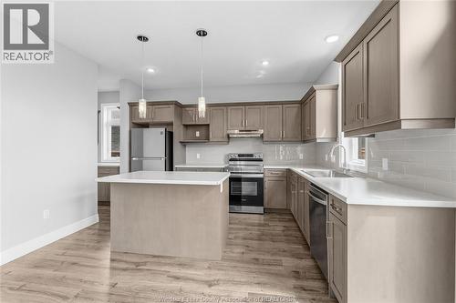 39 Muirfield Drive, St. Thomas, ON - Indoor Photo Showing Kitchen With Upgraded Kitchen