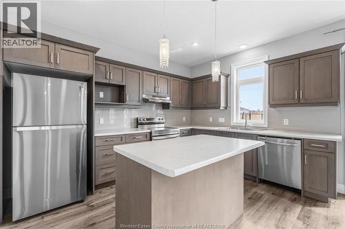 39 Muirfield Drive, St. Thomas, ON - Indoor Photo Showing Kitchen With Upgraded Kitchen