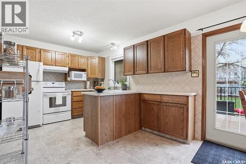 174 Rao Crescent, Saskatoon, SK - Indoor Photo Showing Kitchen