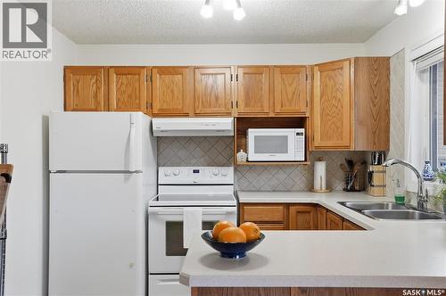 174 Rao Crescent, Saskatoon, SK - Indoor Photo Showing Kitchen With Double Sink