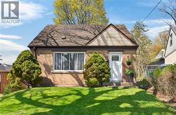 5 JANIS Court Dundas, ON L9H 1S8