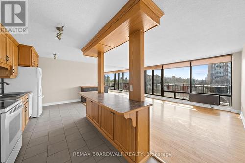 502 - 1190 Richmond Road, Ottawa, ON - Indoor Photo Showing Kitchen