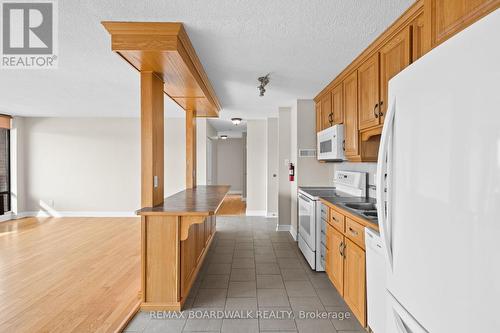 502 - 1190 Richmond Road, Ottawa, ON - Indoor Photo Showing Kitchen