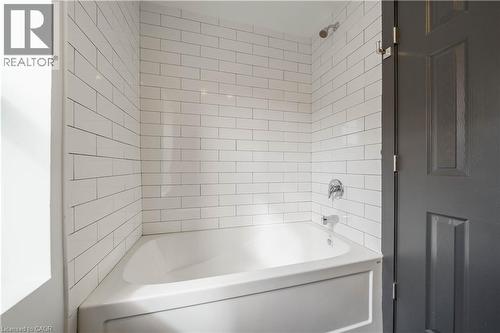 32 Britannia Avenue, Hamilton, ON - Indoor Photo Showing Bathroom