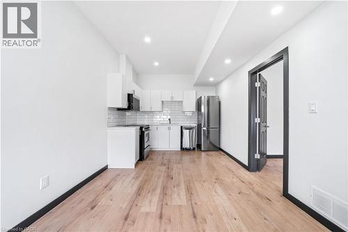 32 Britannia Avenue, Hamilton, ON - Indoor Photo Showing Kitchen
