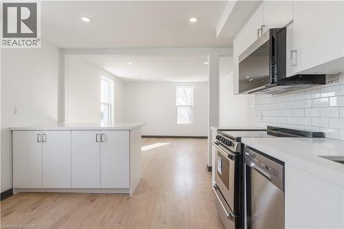32 Britannia Avenue, Hamilton, ON - Indoor Photo Showing Kitchen With Upgraded Kitchen