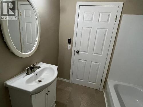 3952 Joyce Ave, Powell River, BC - Indoor Photo Showing Bathroom