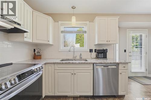 227 Brightwater Way, Saskatoon, SK - Indoor Photo Showing Kitchen With Stainless Steel Kitchen With Upgraded Kitchen