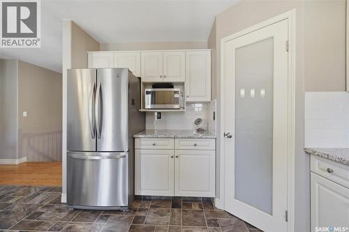 227 Brightwater Way, Saskatoon, SK - Indoor Photo Showing Kitchen