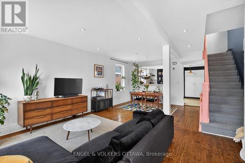 59 Bell Street N, Ottawa, ON - Indoor Photo Showing Living Room