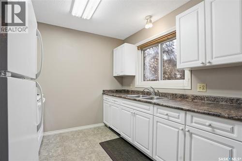 206 & 208 Coppermine Crescent, Saskatoon, SK - Indoor Photo Showing Kitchen With Double Sink