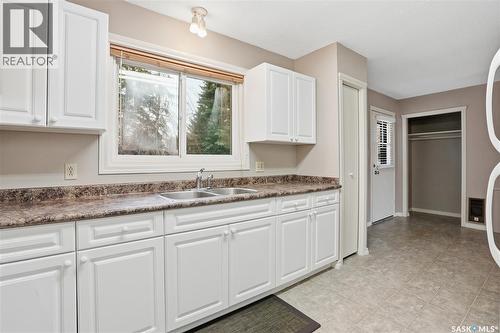 206 & 208 Coppermine Crescent, Saskatoon, SK - Indoor Photo Showing Kitchen With Double Sink