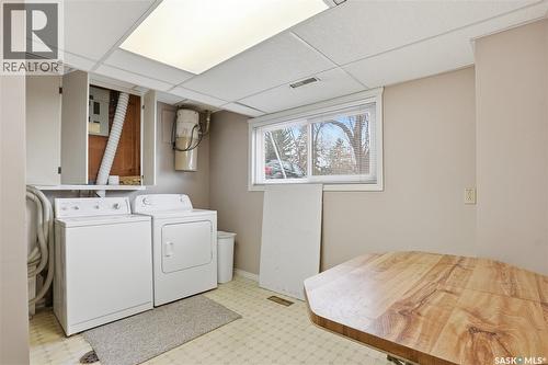 206 & 208 Coppermine Crescent, Saskatoon, SK - Indoor Photo Showing Laundry Room