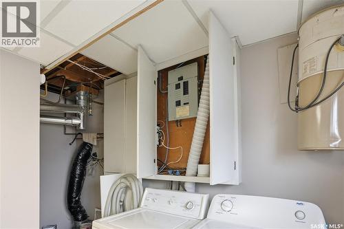 206 & 208 Coppermine Crescent, Saskatoon, SK - Indoor Photo Showing Laundry Room