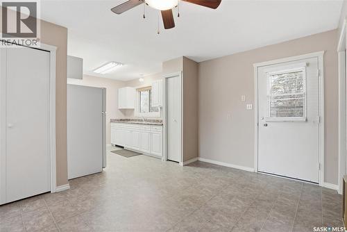 206 & 208 Coppermine Crescent, Saskatoon, SK - Indoor