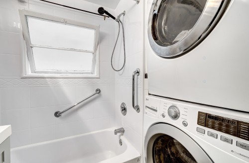 Salle de lavage - 7030  - 7030A Rue Lacroix, Montréal (Le Sud-Ouest), QC - Indoor Photo Showing Laundry Room