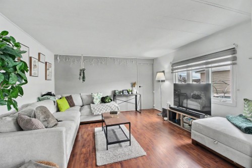 Salon - 17 Rue Bill, Rouyn-Noranda, QC - Indoor Photo Showing Living Room