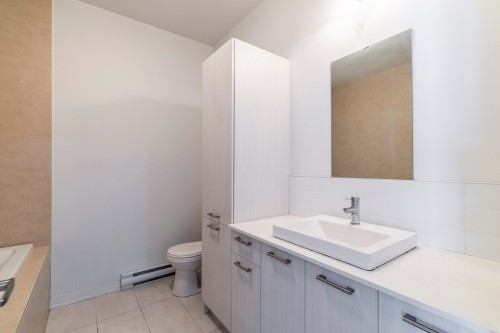 Salle de bains - 806-740 Av. Victoria, Saint-Lambert, QC - Indoor Photo Showing Bathroom