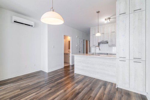 Cuisine - 806-740 Av. Victoria, Saint-Lambert, QC - Indoor Photo Showing Kitchen With Double Sink
