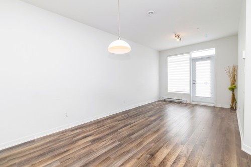 Salon - 806-740 Av. Victoria, Saint-Lambert, QC - Indoor Photo Showing Other Room