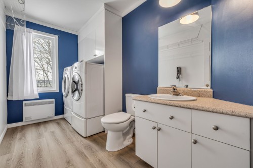 Salle d'eau - 12 Rue Du Sumac, Beaupré, QC - Indoor