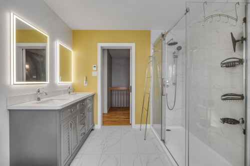 Salle de bains - 12 Rue Du Sumac, Beaupré, QC - Indoor Photo Showing Bathroom