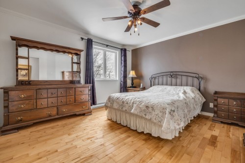 Chambre à coucher principale - 12 Rue Du Sumac, Beaupré, QC - Indoor Photo Showing Bedroom