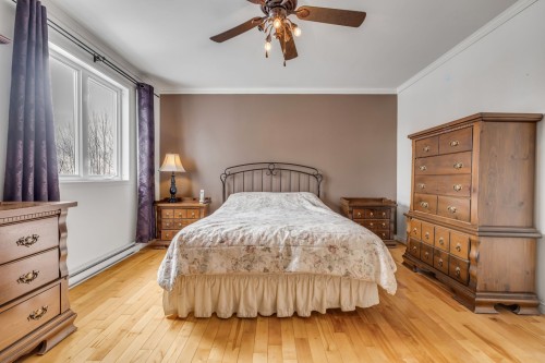 Chambre à coucher principale - 12 Rue Du Sumac, Beaupré, QC - Indoor Photo Showing Bedroom