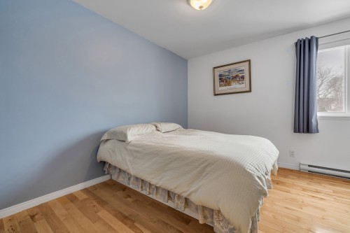 Chambre à coucher - 12 Rue Du Sumac, Beaupré, QC - Indoor Photo Showing Bedroom