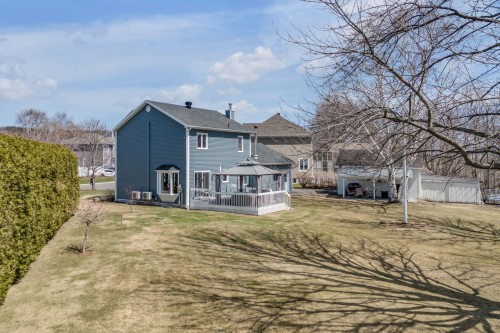 Cour - 12 Rue Du Sumac, Beaupré, QC - Outdoor With Deck Patio Veranda