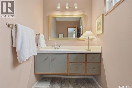 2501 Arlington Avenue, Saskatoon, SK - Indoor Photo Showing Bathroom
