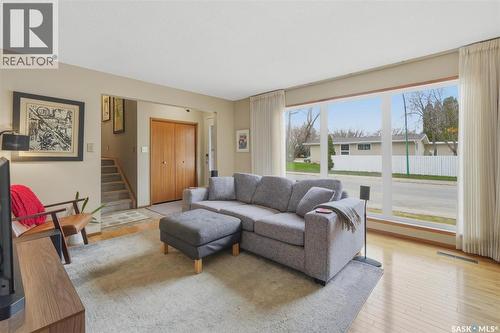 2501 Arlington Avenue, Saskatoon, SK - Indoor Photo Showing Living Room