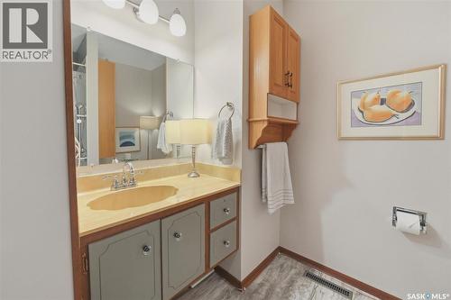 2501 Arlington Avenue, Saskatoon, SK - Indoor Photo Showing Bathroom