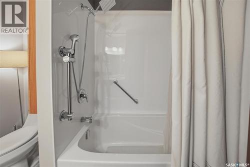 2501 Arlington Avenue, Saskatoon, SK - Indoor Photo Showing Bathroom