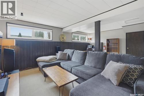 2501 Arlington Avenue, Saskatoon, SK - Indoor Photo Showing Living Room