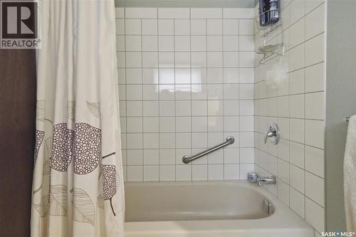 2501 Arlington Avenue, Saskatoon, SK - Indoor Photo Showing Bathroom