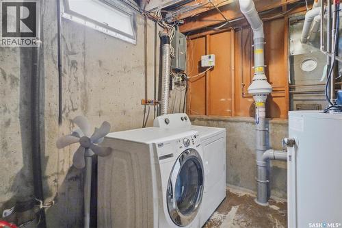 2501 Arlington Avenue, Saskatoon, SK - Indoor Photo Showing Laundry Room