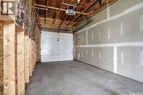 5734 Glide Crescent, Regina, SK - Indoor Photo Showing Garage