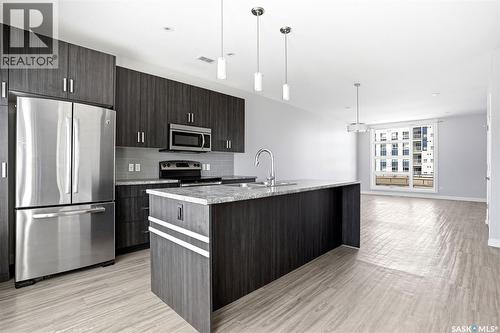 5734 Glide Crescent, Regina, SK - Indoor Photo Showing Kitchen With Stainless Steel Kitchen With Upgraded Kitchen