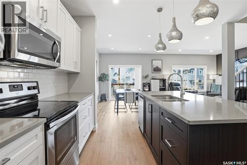 331 Underhill Bend, Saskatoon, SK - Indoor Photo Showing Kitchen With Stainless Steel Kitchen With Double Sink With Upgraded Kitchen