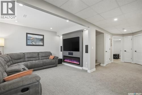 331 Underhill Bend, Saskatoon, SK - Indoor Photo Showing Living Room