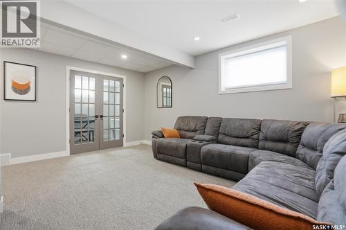 331 Underhill Bend, Saskatoon, SK - Indoor Photo Showing Living Room