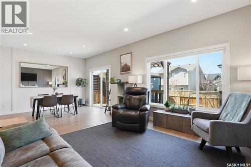 331 Underhill Bend, Saskatoon, SK - Indoor Photo Showing Living Room