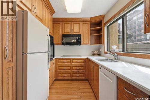 3 425 Pinehouse Drive, Saskatoon, SK - Indoor Photo Showing Kitchen With Double Sink